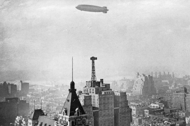 1936 - ���������� ��������� LZ-129 "Hindenburg" ��� ���-������
