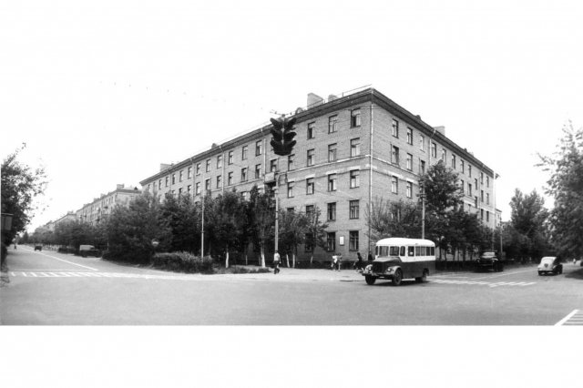 ��.1975 - ����������� ���� ������������ � �������������