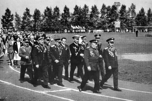 ��.1975 - ����������� ������� ��������� �� �������� "�����"