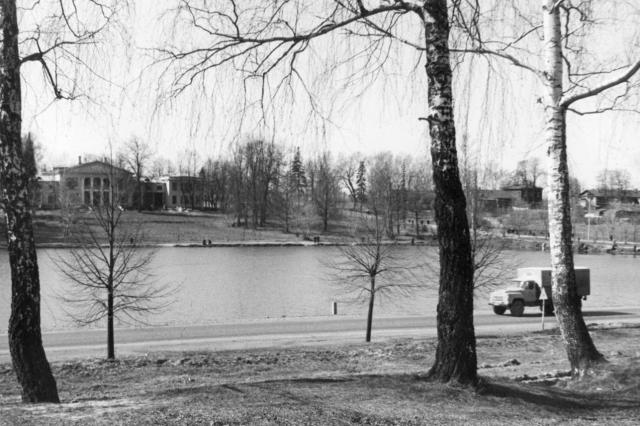 ��.1975 - ������ ����� � ������� �����������
