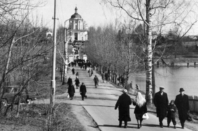 ��.1970 - � ���� ����� �������� ������ �� ������������ ���� � �����������