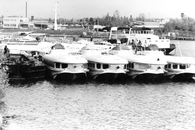 ��.1975 - ������ ����� � ������ ����