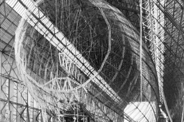 1928 - ���������� ������� ��������� LZ-127 "Graf Zeppelin" � �������� ���������