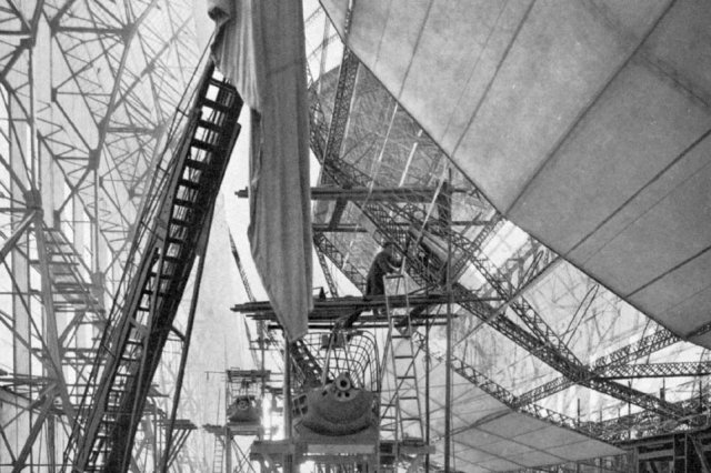 1928 - ���������� ������� ��������� LZ-127 "Graf Zeppelin" � �������� ���������
