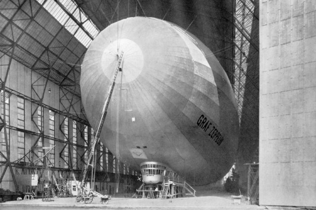 1928 - ���������� ������� ��������� LZ-127 "Graf Zeppelin" � �������� ���������