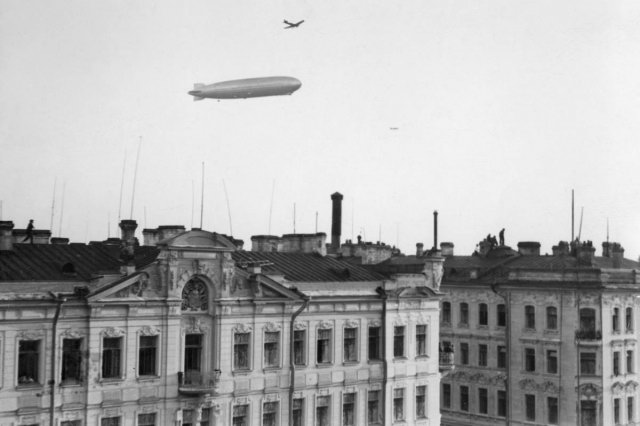 1931 - ������ ��������� LZ-127 "���� ��������" � ���������