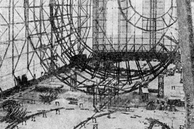 1935 - ��������� ����������� � ���� ��������� LZ-129 "Hindenburg" �� ������ ���������