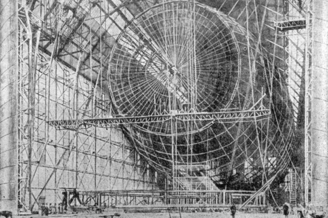 1935 - ��������� ����������� � ���� ��������� LZ-129 "Hindenburg" �� ������ ���������