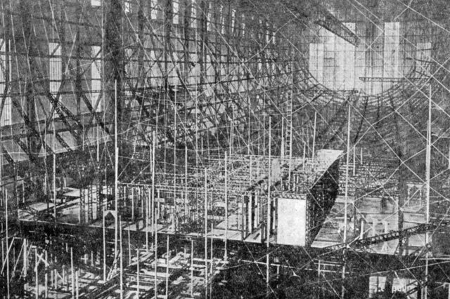 1935 - ��������� ����������� � ���� ��������� LZ-129 "Hindenburg" �� ������ ���������