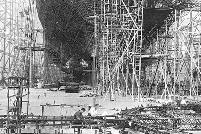1935 - ��������� ����������� � ���� ��������� LZ-129 "Hindenburg" �� ������ ���������
