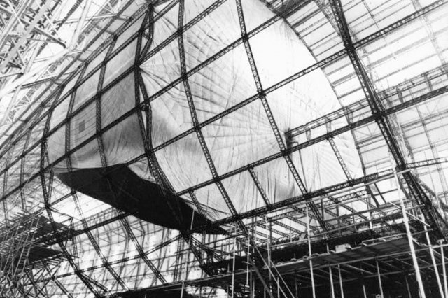 1935 - ��������� ����������� � ���� ��������� LZ-129 "Hindenburg" �� ������ ���������