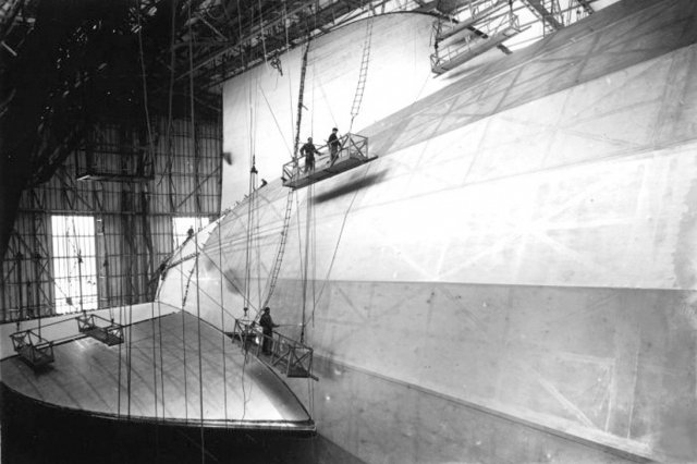 1936 - ��������� ����������� � ���� ��������� LZ-129 "Hindenburg" �� ������ ���������