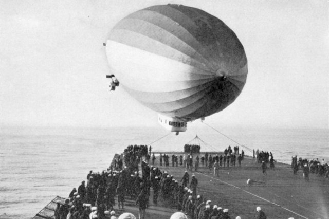 27.01.1928 - ������������ ������-������� ��������� ZR-III "Los Angeles"