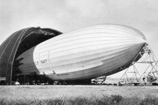 1933 - ����� ������������� ��������� "Macon" �� ������� ����� ������-�������� � ������ 