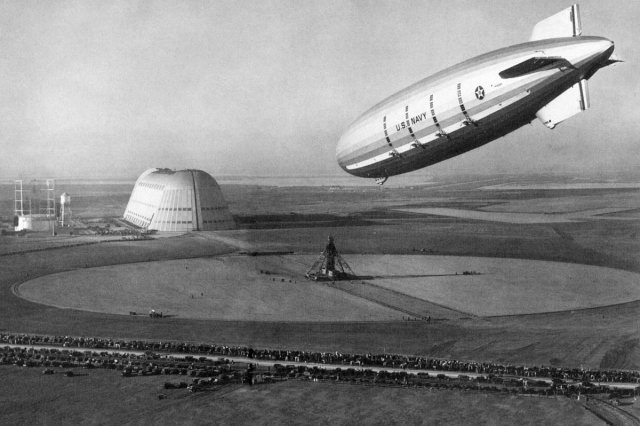 1933 - ������������ ���������-��������� ZRS-5 "Macon" ����������� � 30-�������� �����