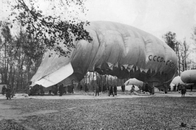 1930 - ��������� "������������� ������"